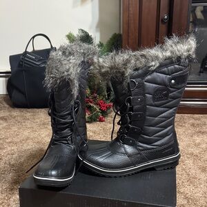 Sorel Black Quilted Boots with Gray Fur Trim